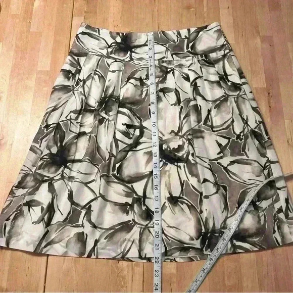 Banana Republic Brown & Cream Floral A-line Skirt - Picture 8 of 11